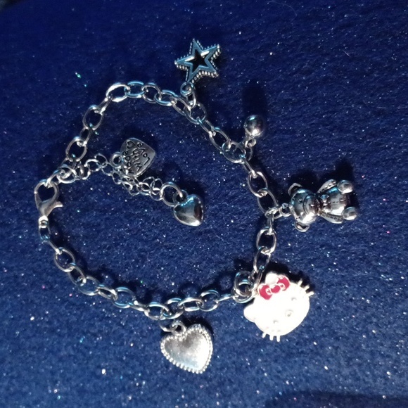 HELLO KITTY Teddy 🧸 Bracelet - Picture 3 of 5
